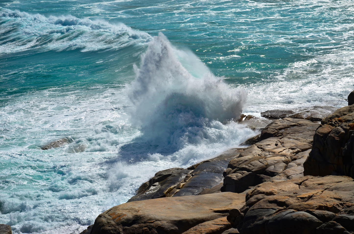 Explosive wave impact against rock walls in the Southern Ocean, Albany.