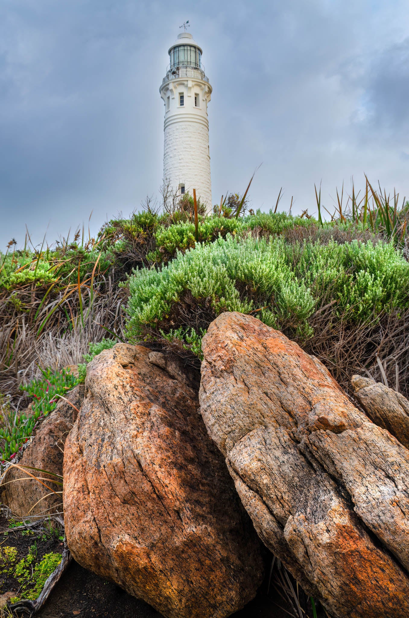 landscape photo of cape leeuwin lighthouse