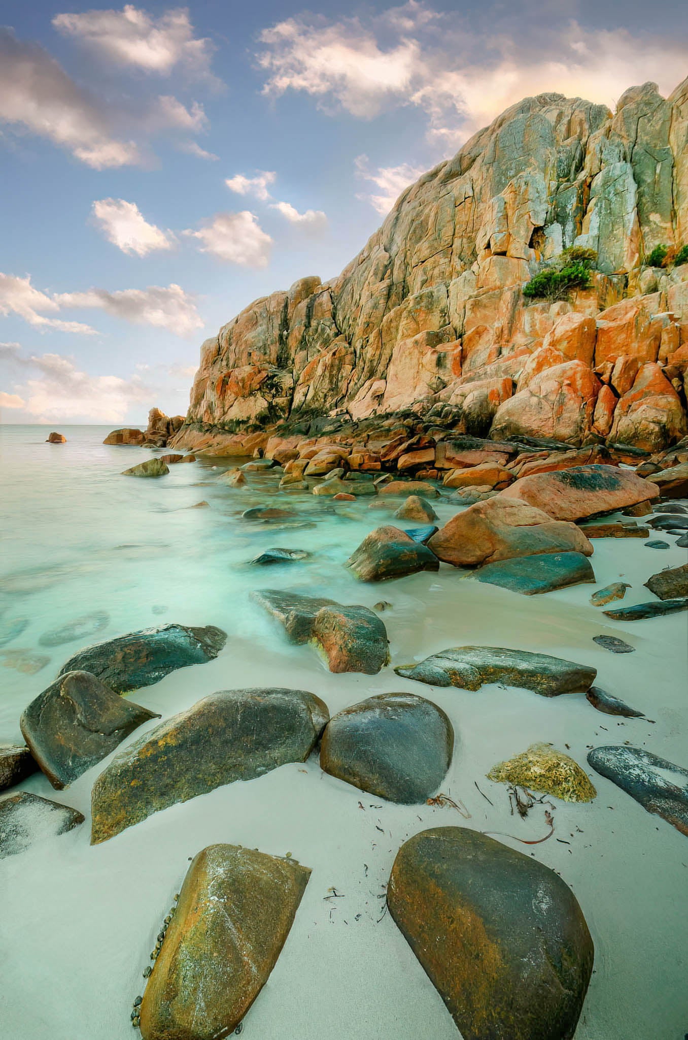 meelup beach southwest coast cyan ocean blue castle rock