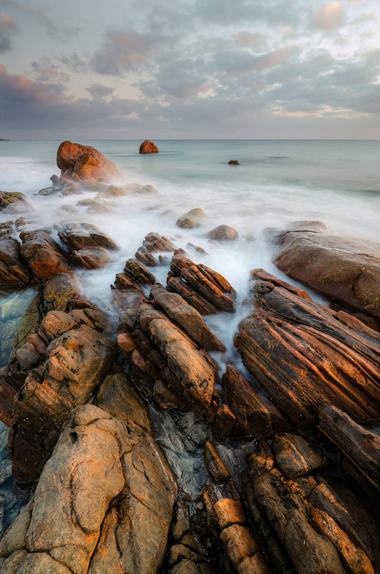 rugged rocks light reflects point picquet