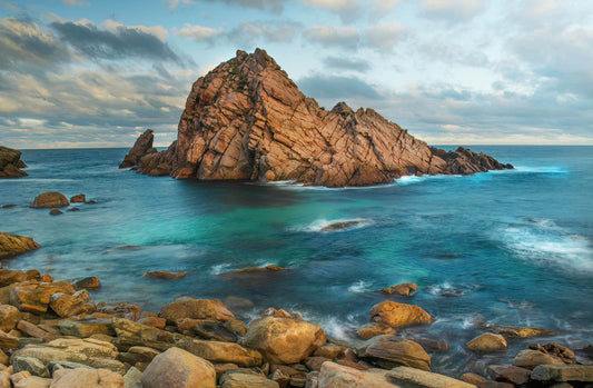 sugarloaf rock turquoise ocean dunsborough