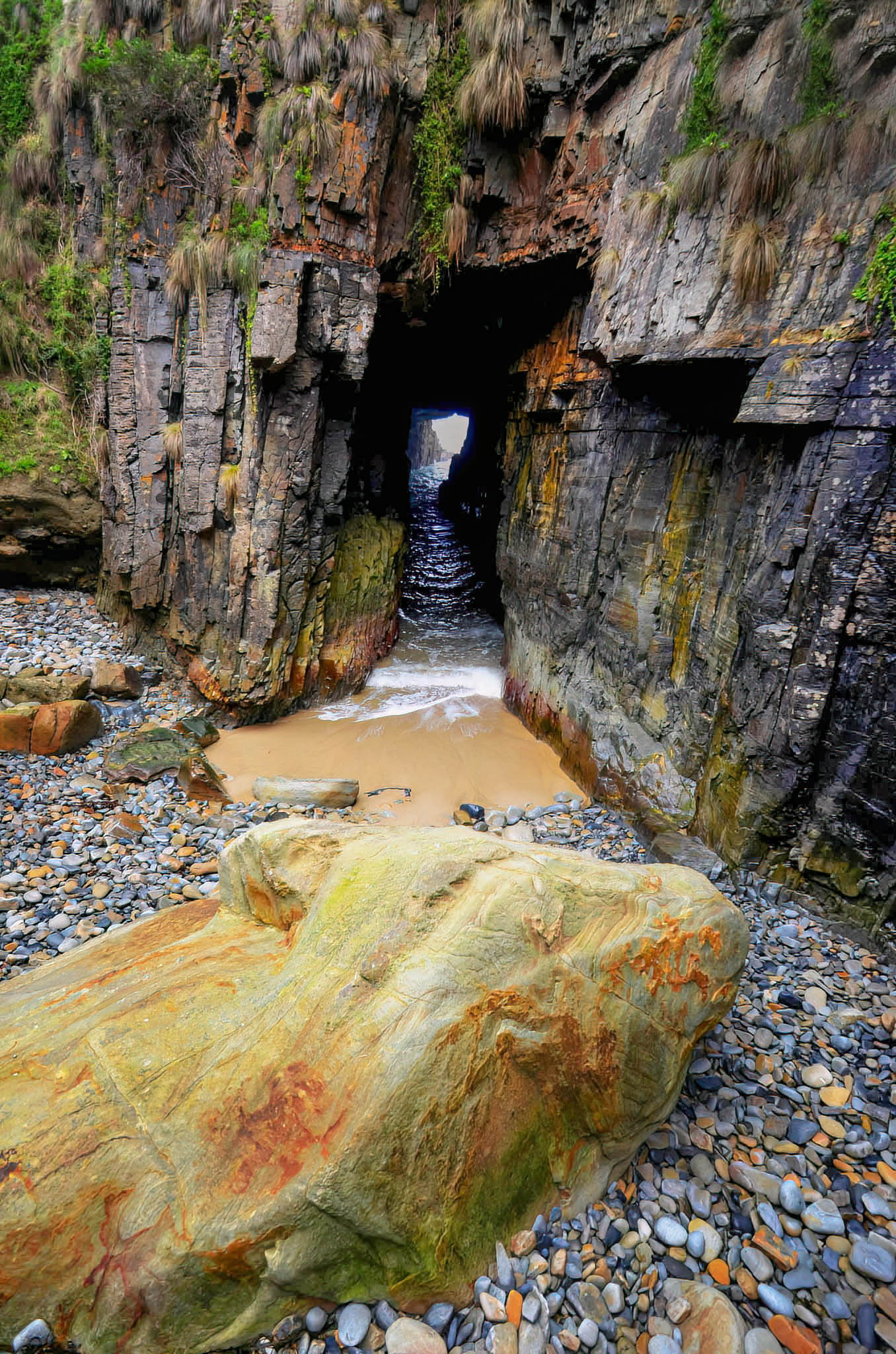 remarkable tasmania cave rocks pebbles beach